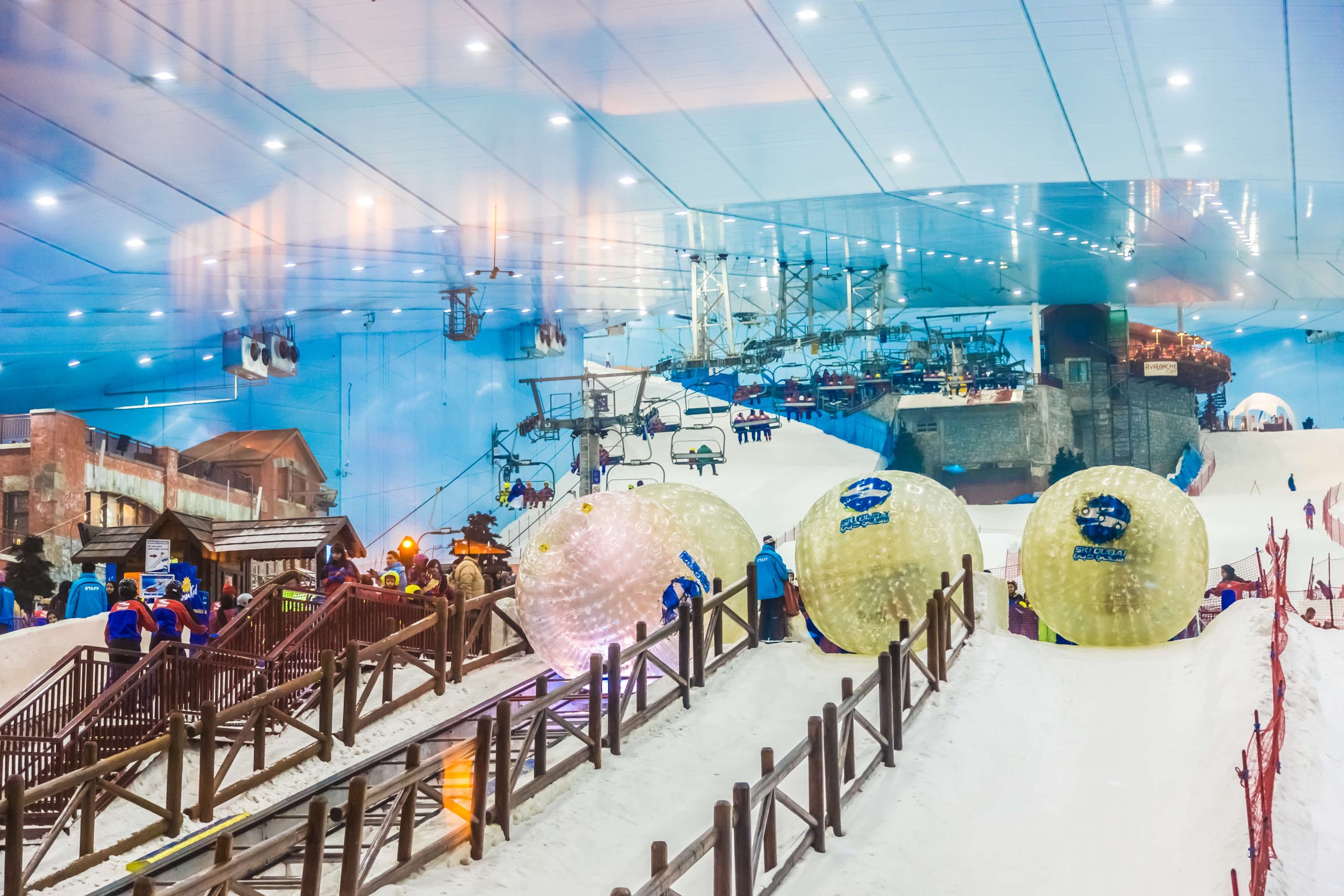 Dubai indoor skiing Christmas dinner beach, Ski Dubai Palm Jumeirah festive - Winter Wonderland at Ski Dubai - Winter Festival Dubai